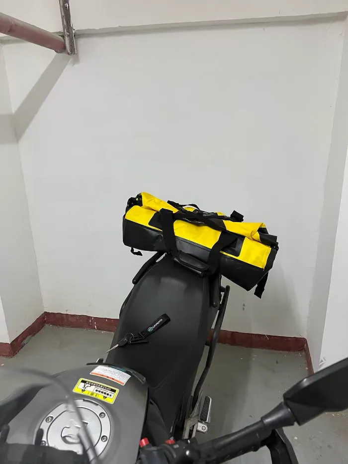 Cara Membawa Bagasi Di Atas Motosikal Tanpa Rak
